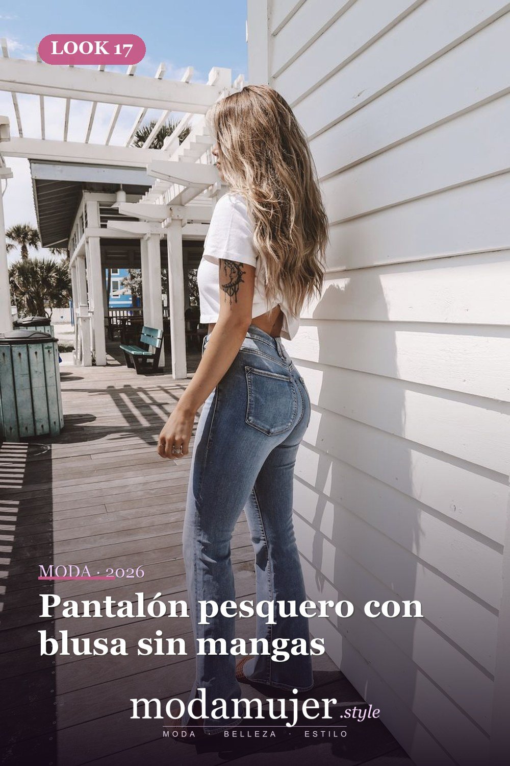 Pantalón pesquero con blusa sin mangas — 35 ideas de trajes casuales populares este verano