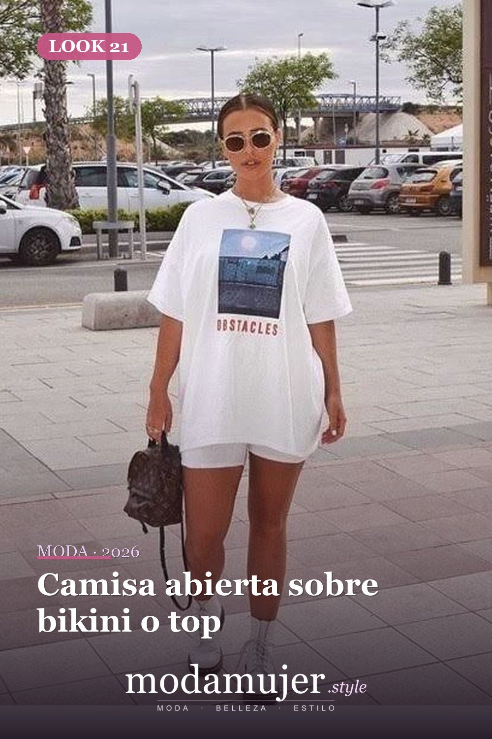 Camisa abierta sobre bikini o top — 35 ideas de trajes casuales populares este verano