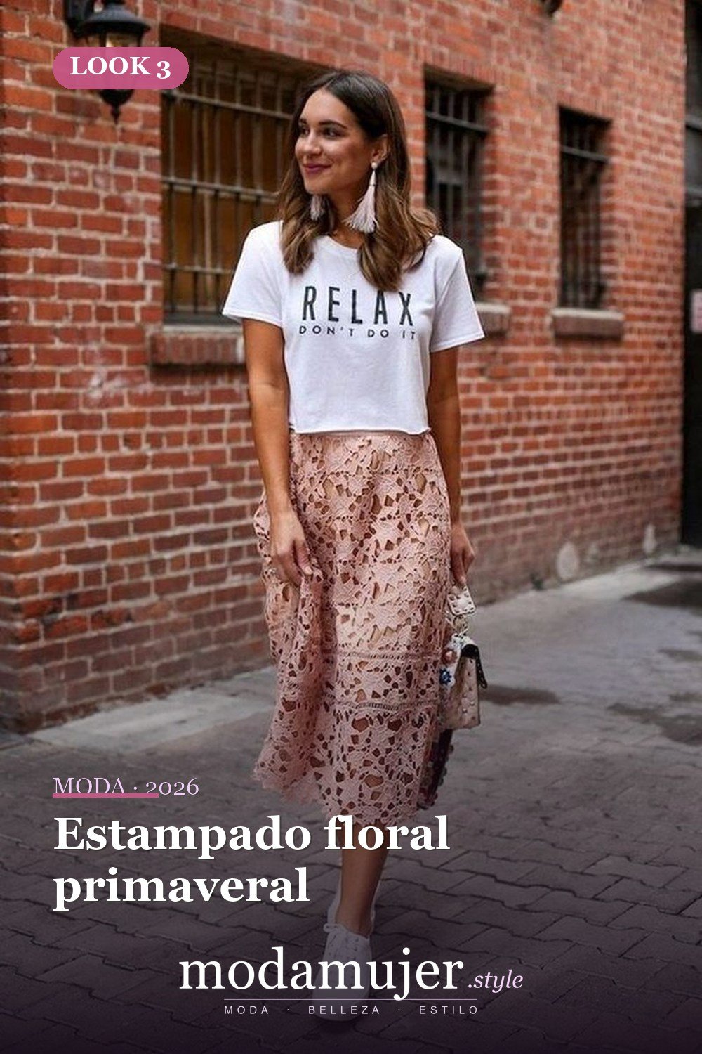 Estampado floral primaveral — 35 trajes casuales de primavera para mujer con faldas midi
