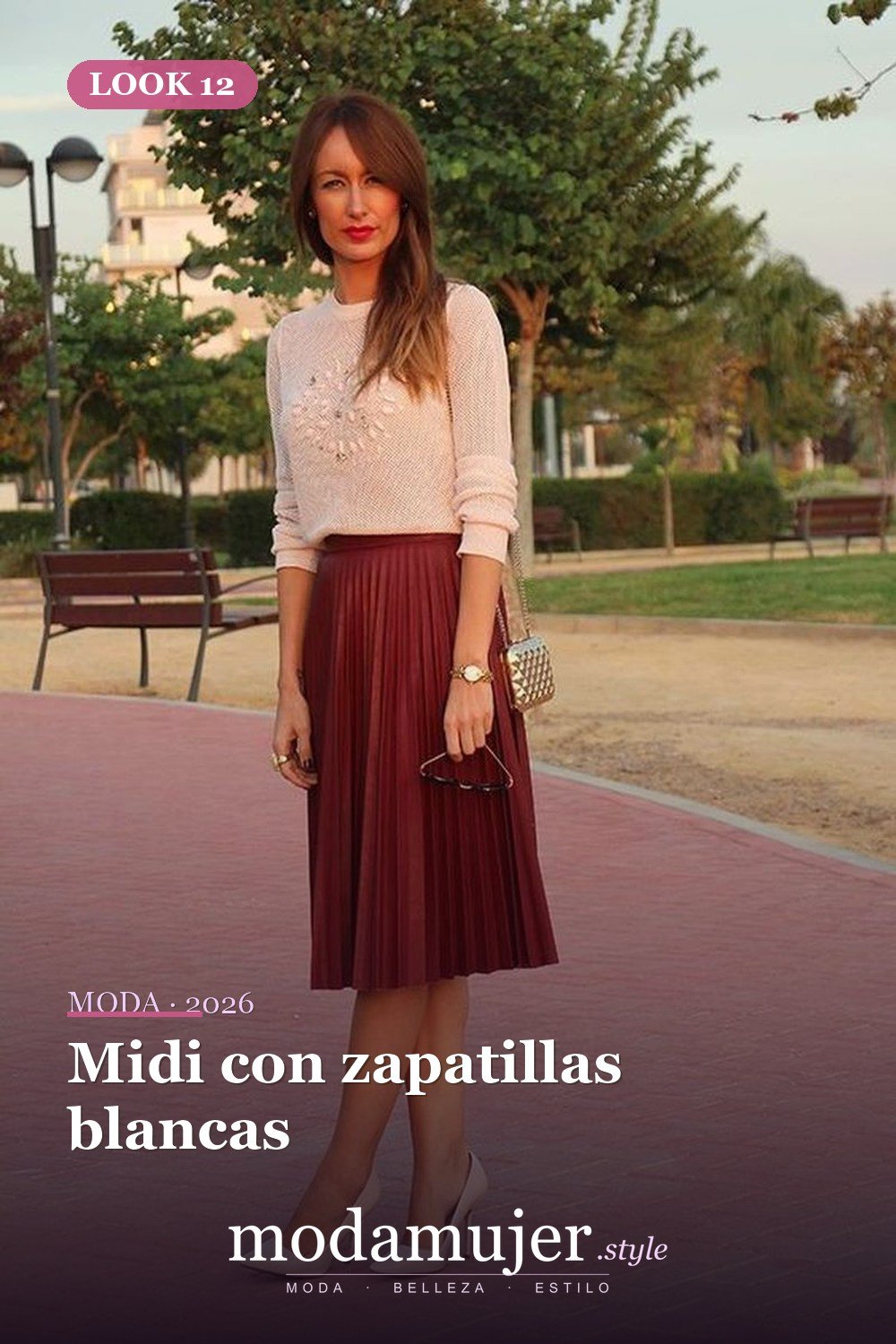 Midi con zapatillas blancas — 35 trajes casuales de primavera para mujer con faldas midi