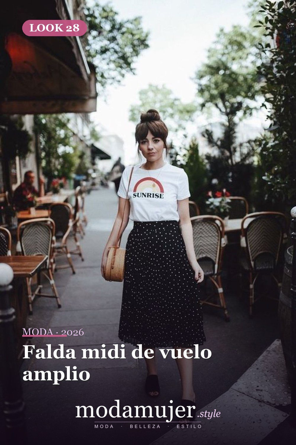 Falda midi de vuelo amplio — 35 trajes casuales de primavera para mujer con faldas midi