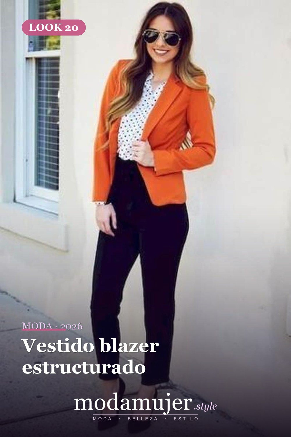 Vestido blazer estructurado — 35 trajes de oficina profesionales y elegantes para mujeres