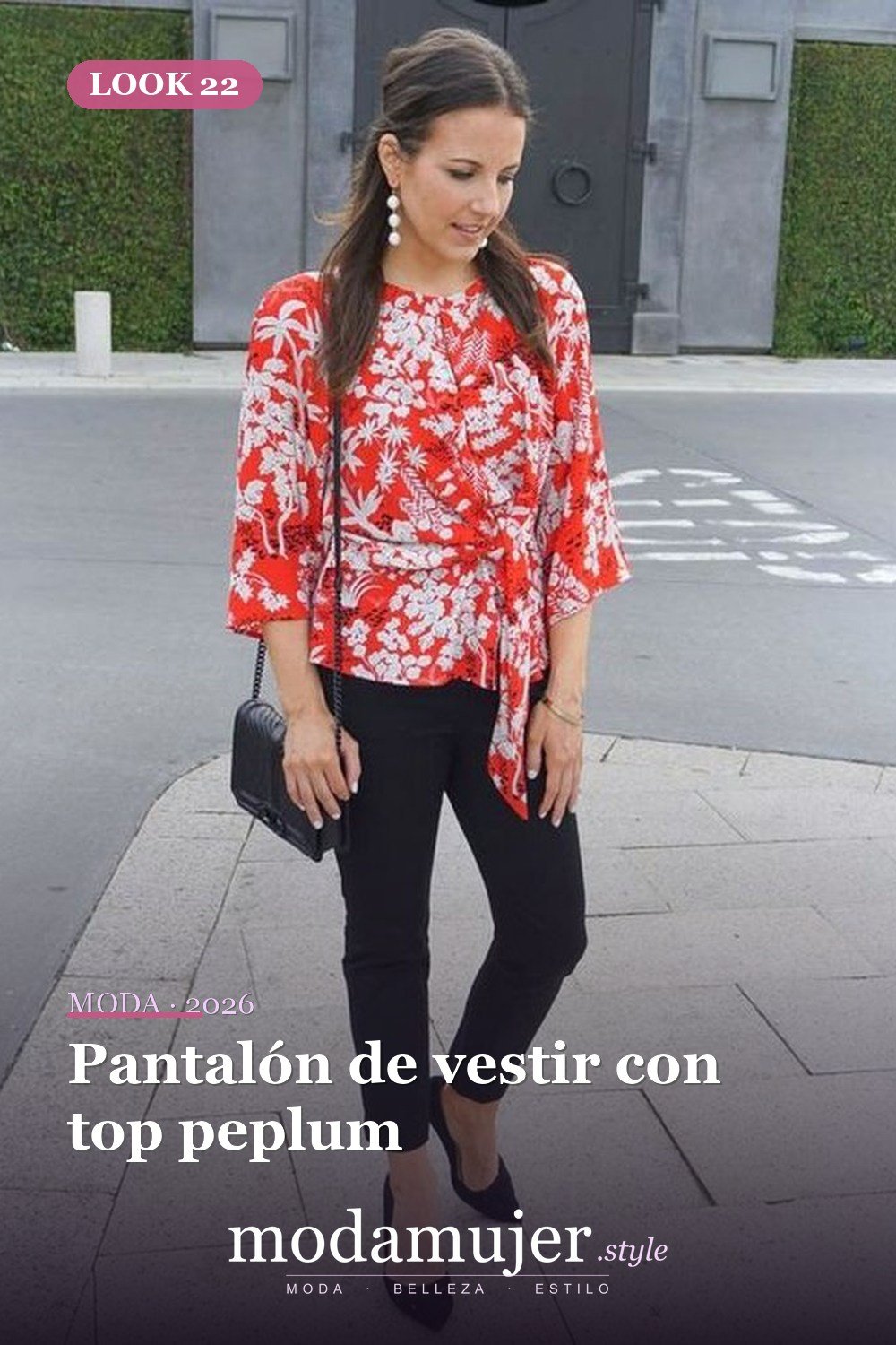 Pantalón de vestir con top peplum — 35 trajes de oficina profesionales y elegantes para mujeres