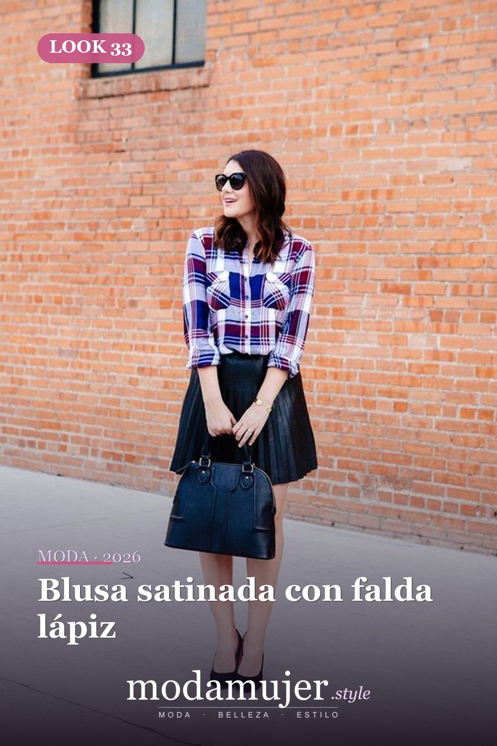 Blusa satinada con falda lápiz — 35 trajes de oficina profesionales y elegantes para mujeres
