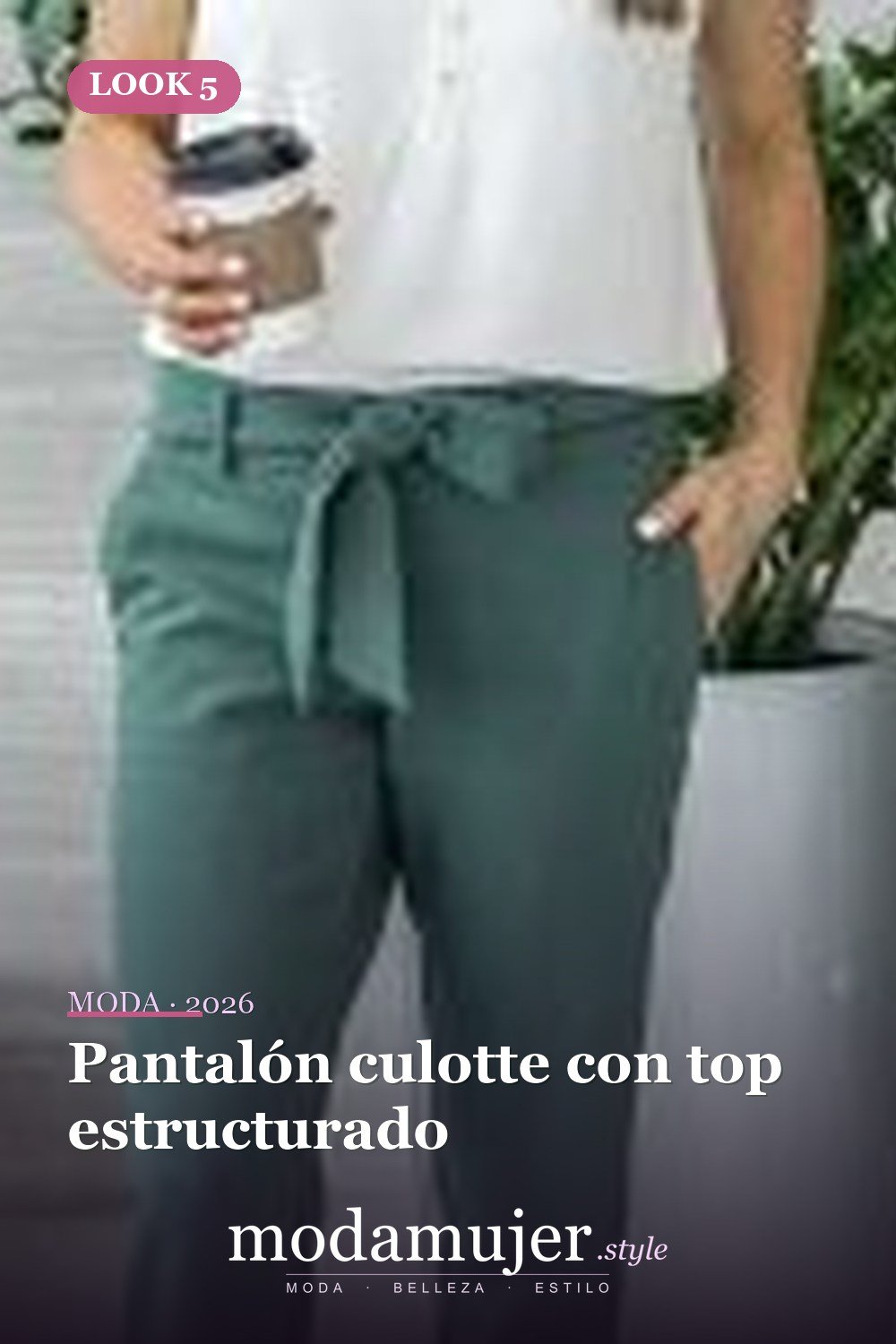 Pantalón culotte con top estructurado — 35 trajes de trabajo profesionales de verano para mujeres profesionales