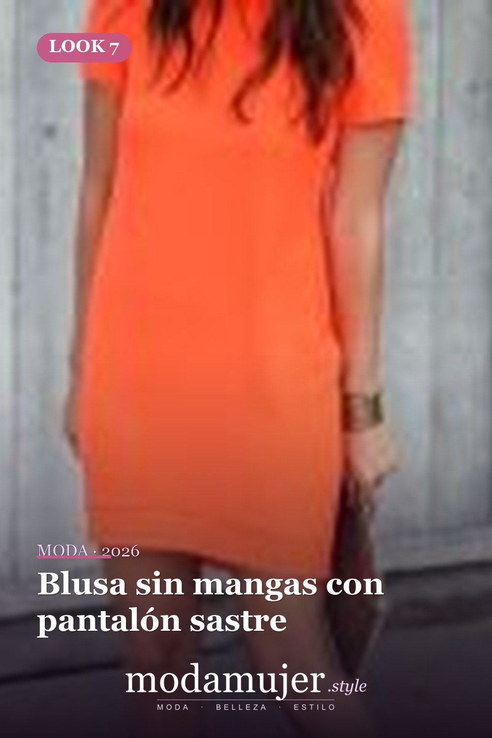 Blusa sin mangas con pantalón sastre — 35 trajes de trabajo profesionales de verano para mujeres profesionales