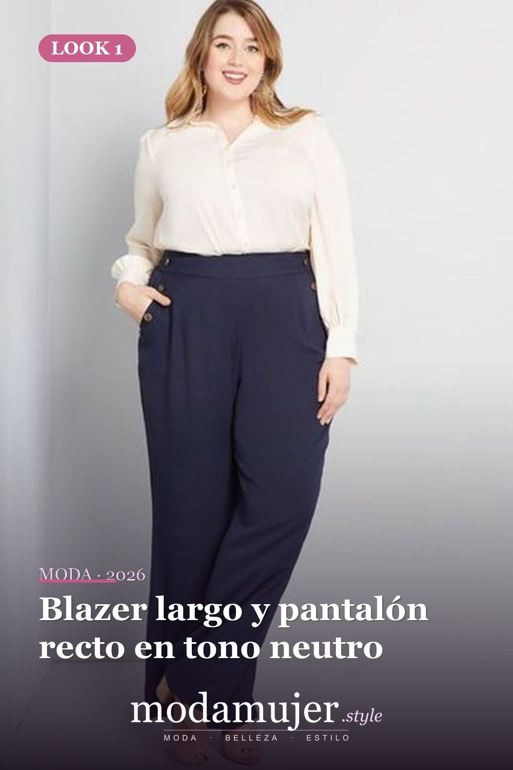 Blazer largo y pantalón recto en tono neutro — 36 ideas de atuendos de trabajo profesional para mujeres de talla grande