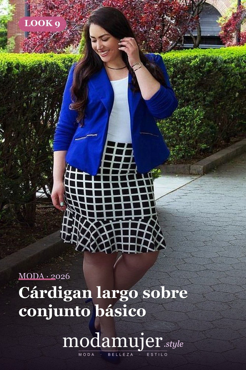 Cárdigan largo sobre conjunto básico — 36 ideas de atuendos de trabajo profesional para mujeres de talla grande