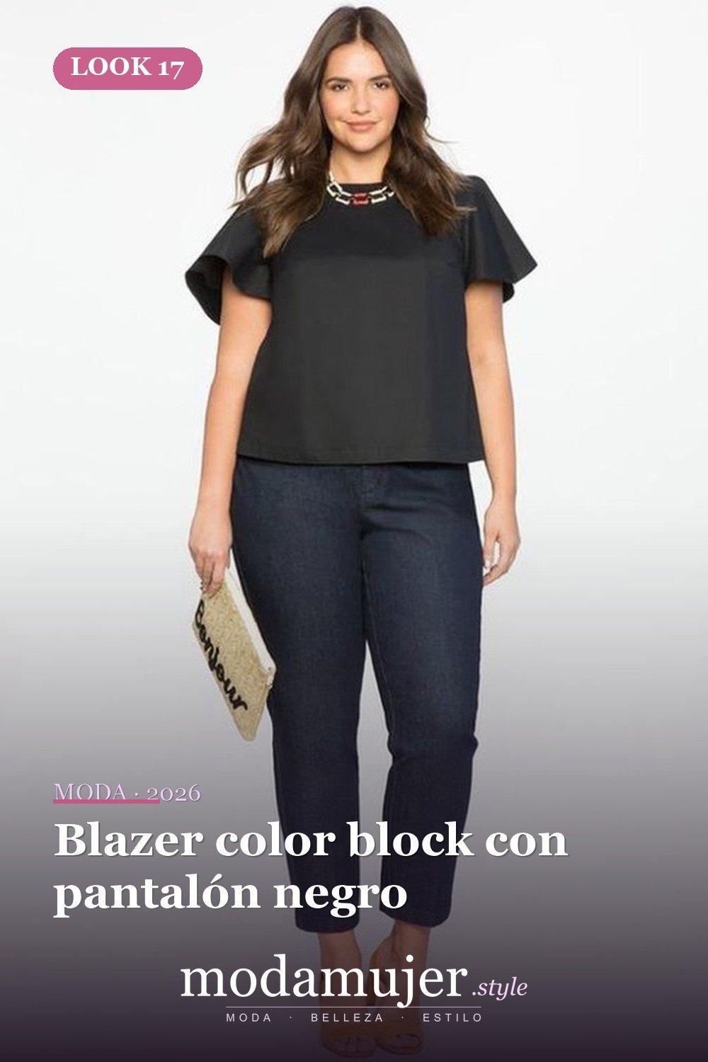 Blazer color block con pantalón negro — 36 ideas de atuendos de trabajo profesional para mujeres de talla grande
