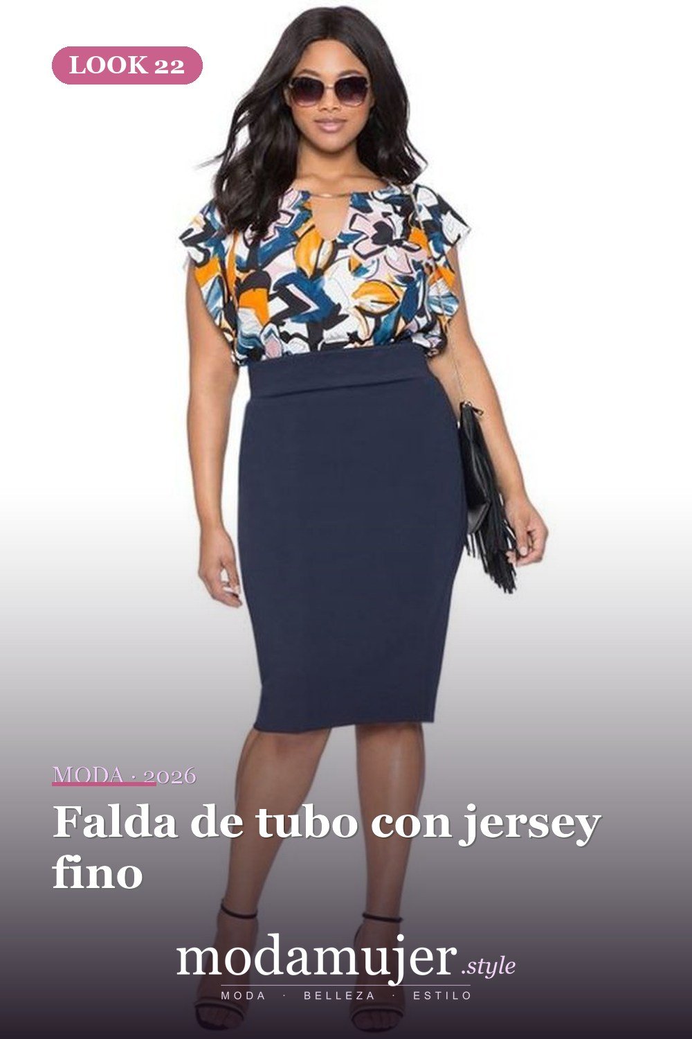 Falda de tubo con jersey fino — 36 ideas de atuendos de trabajo profesional para mujeres de talla grande