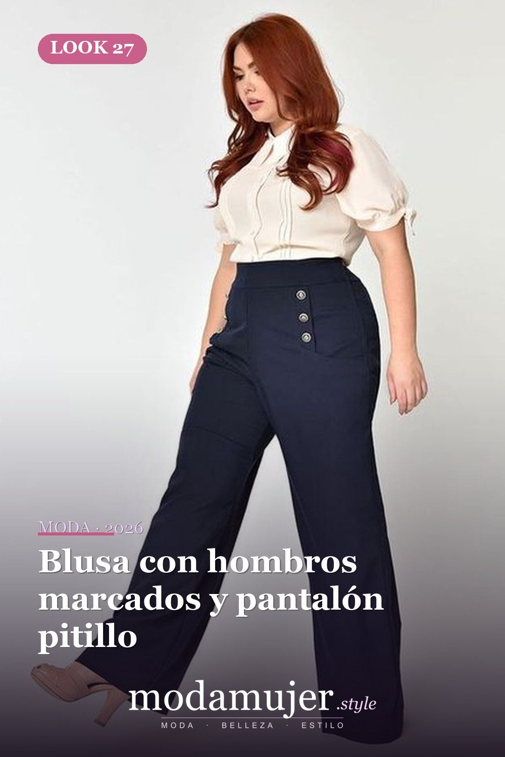 Blusa con hombros marcados y pantalón pitillo — 36 ideas de atuendos de trabajo profesional para mujeres de talla grande