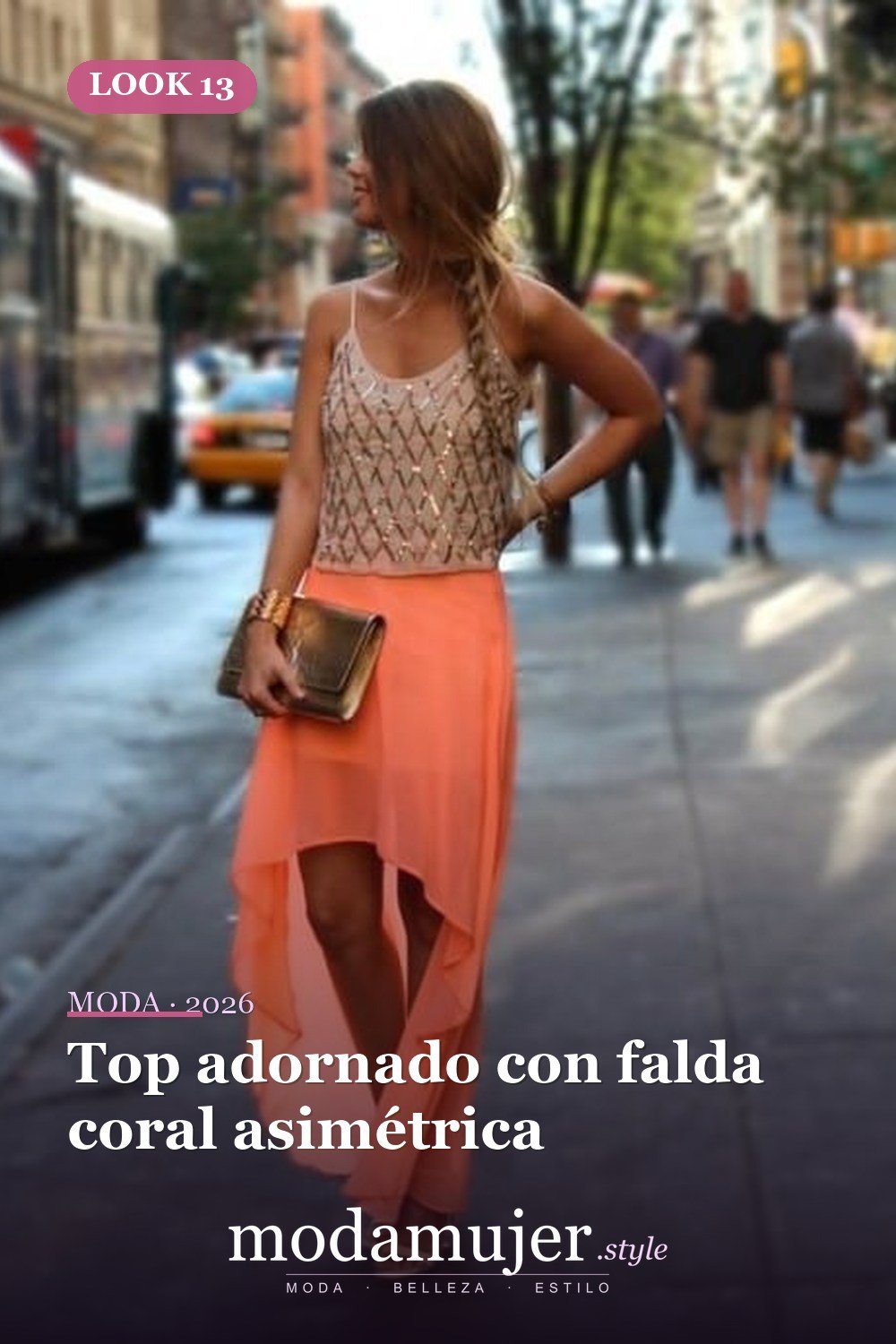 Top adornado con falda coral asimétrica — 37 trajes de fiesta de verano sexys y elegantes para mujer