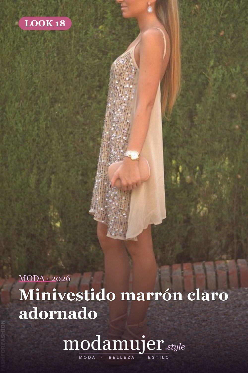 Minivestido marrón claro adornado — 37 trajes de fiesta de verano sexys y elegantes para mujer