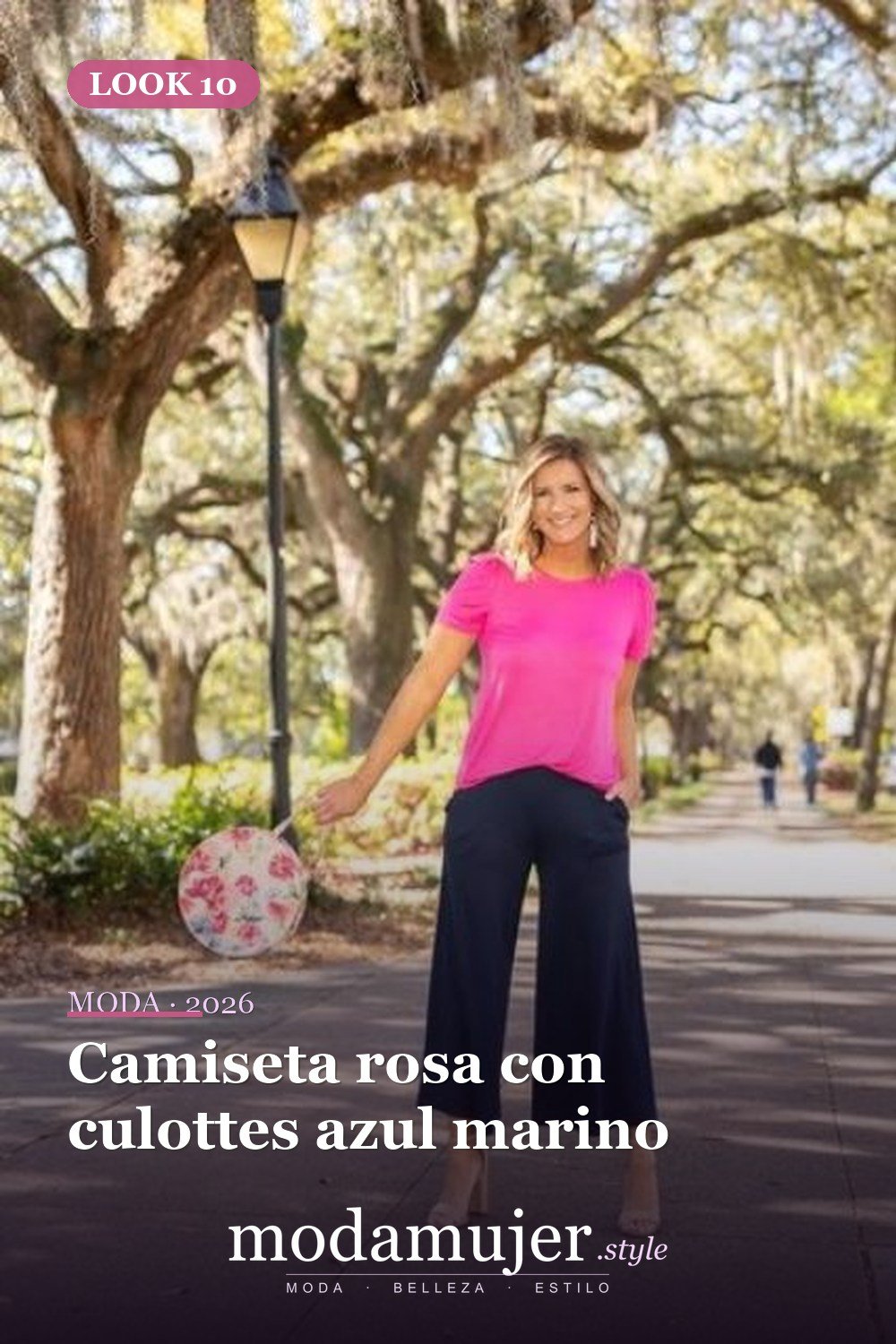 Camiseta rosa con culottes azul marino — 38 atuendos de trabajo llamativos para primavera y verano 2026