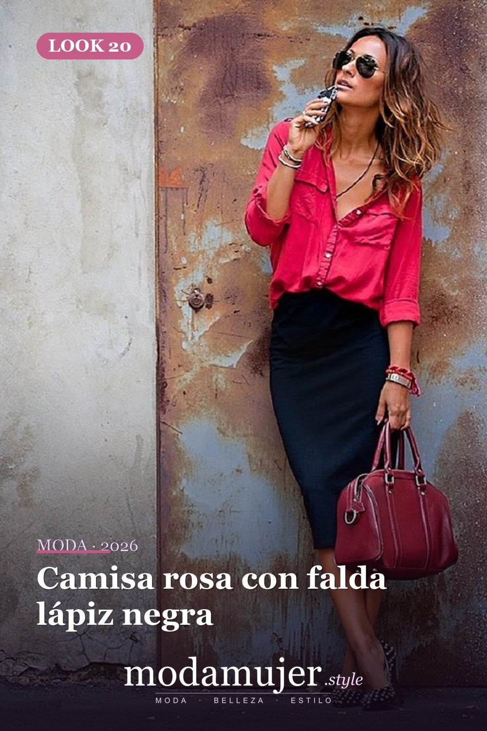 Camisa rosa con falda lápiz negra — 38 atuendos de trabajo llamativos para primavera y verano 2026