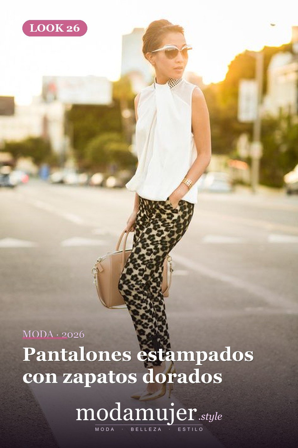 Pantalones estampados con zapatos dorados — 38 atuendos de trabajo llamativos para primavera y verano 2026