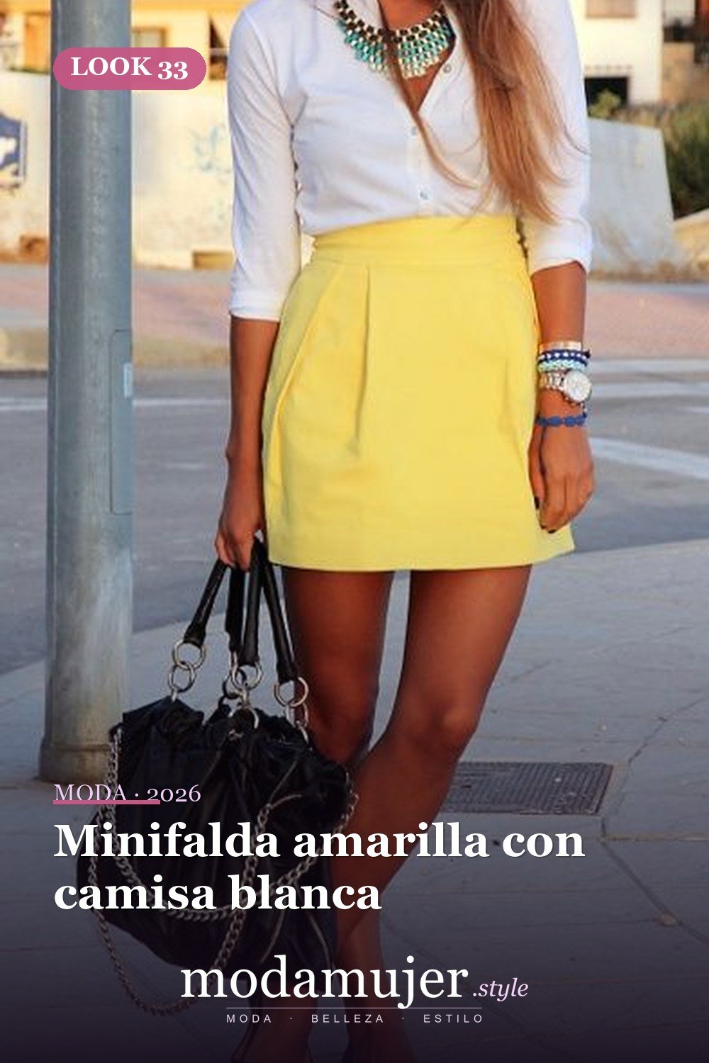 Minifalda amarilla con camisa blanca — 38 atuendos de trabajo llamativos para primavera y verano 2026