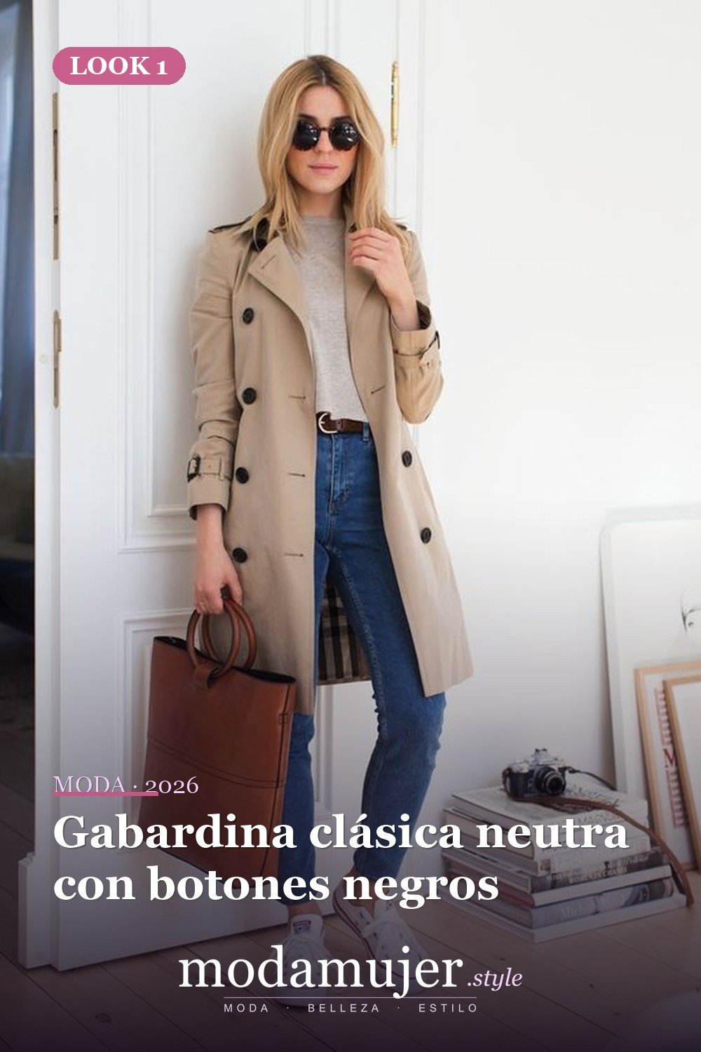 Gabardina clásica neutra con botones negros — 38 gabardinas geniales para llevar esta primavera