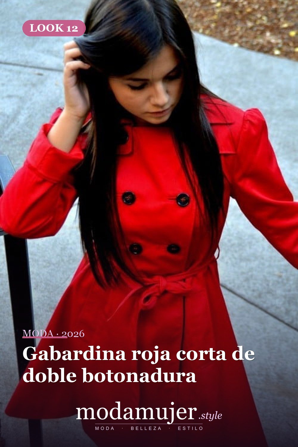 Gabardina roja corta de doble botonadura — 38 gabardinas geniales para llevar esta primavera