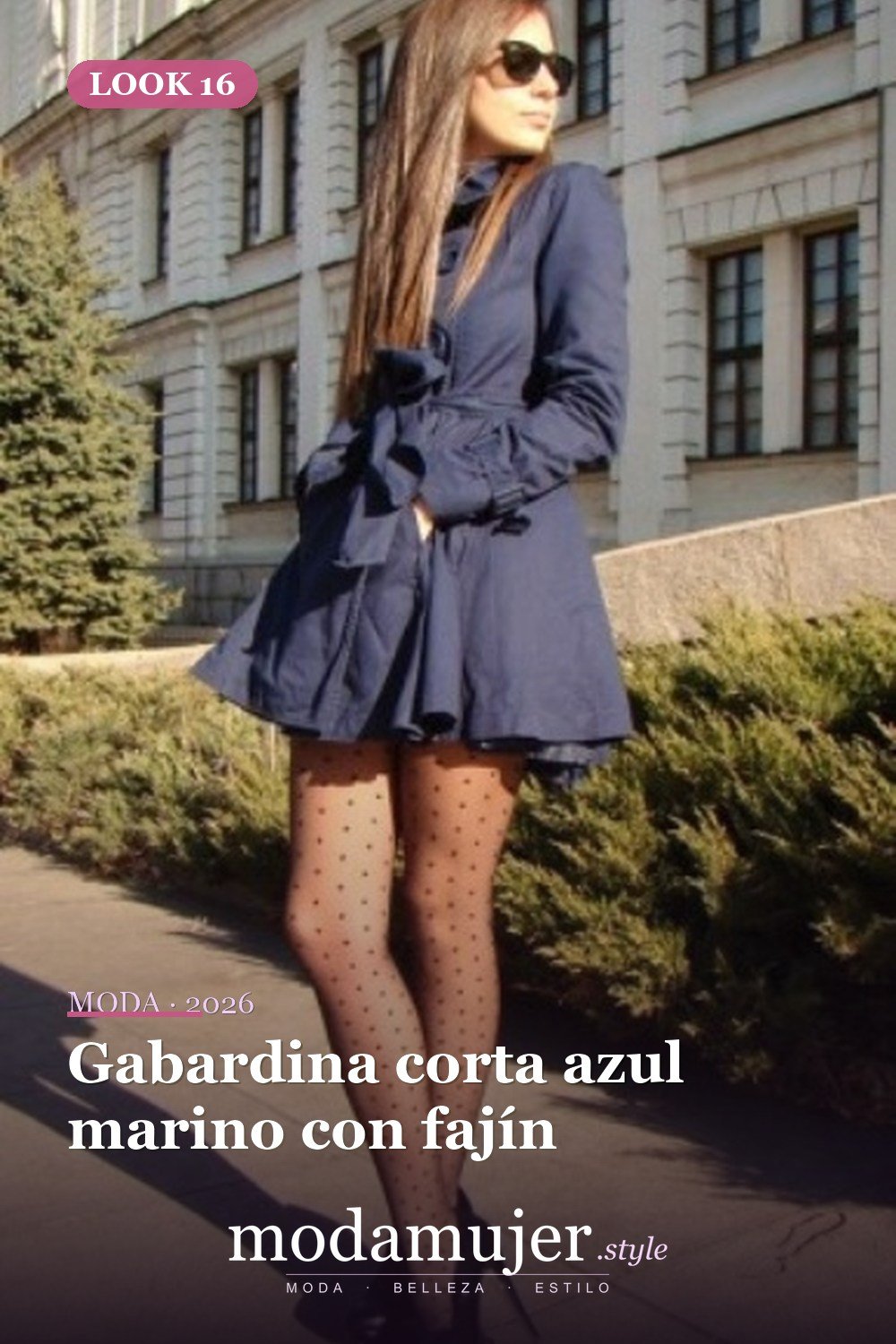 Gabardina corta azul marino con fajín — 38 gabardinas geniales para llevar esta primavera