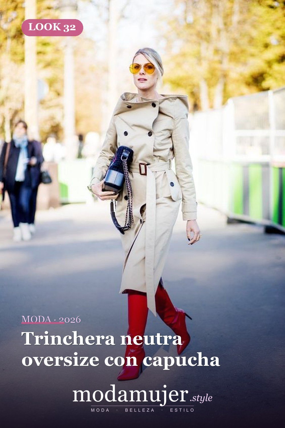 Trinchera neutra oversize con capucha — 38 gabardinas geniales para llevar esta primavera