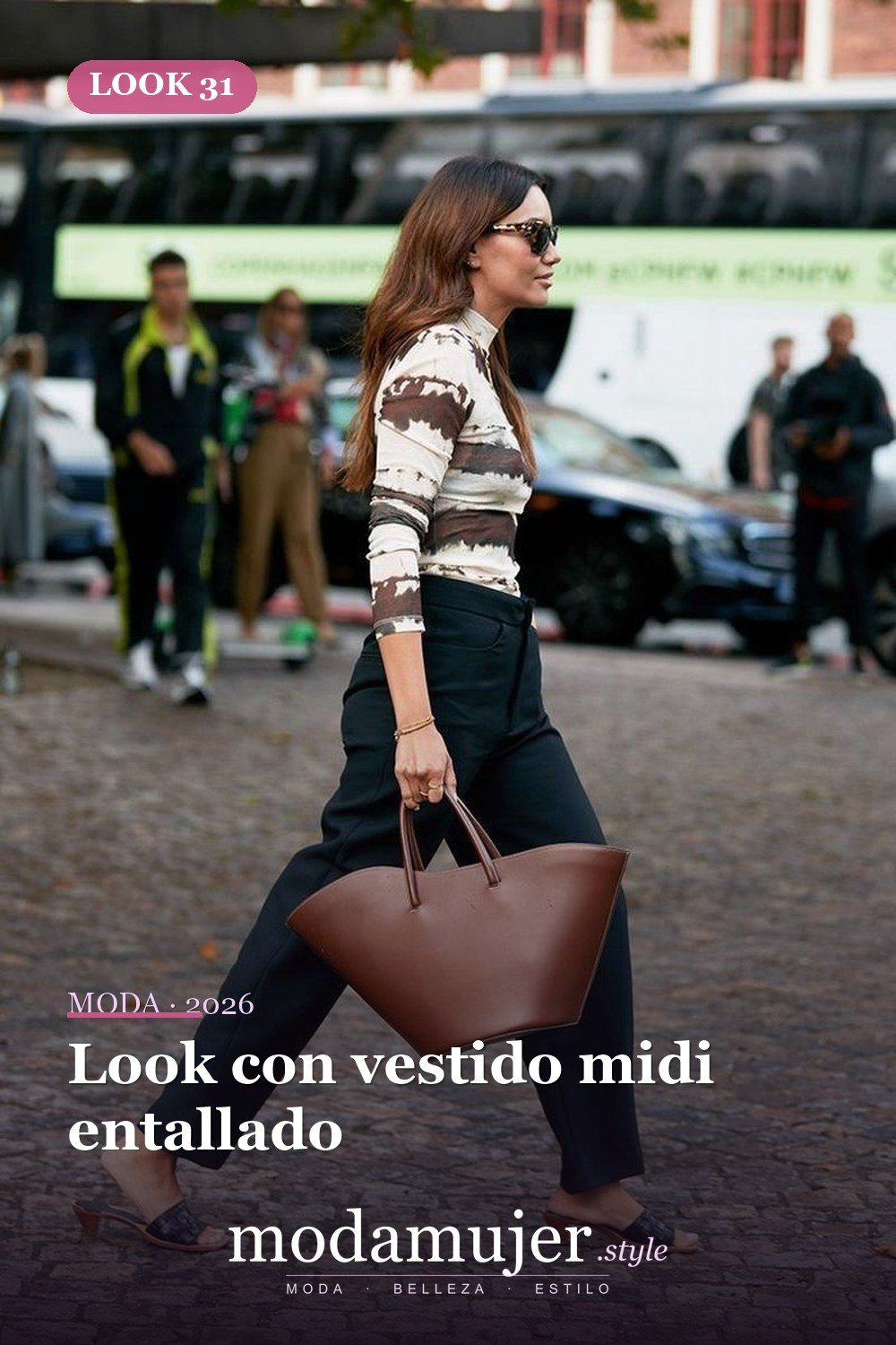 Look con vestido midi entallado — 38 trajes de trabajo de primavera elegantes y favorecedores para mujeres en 2026