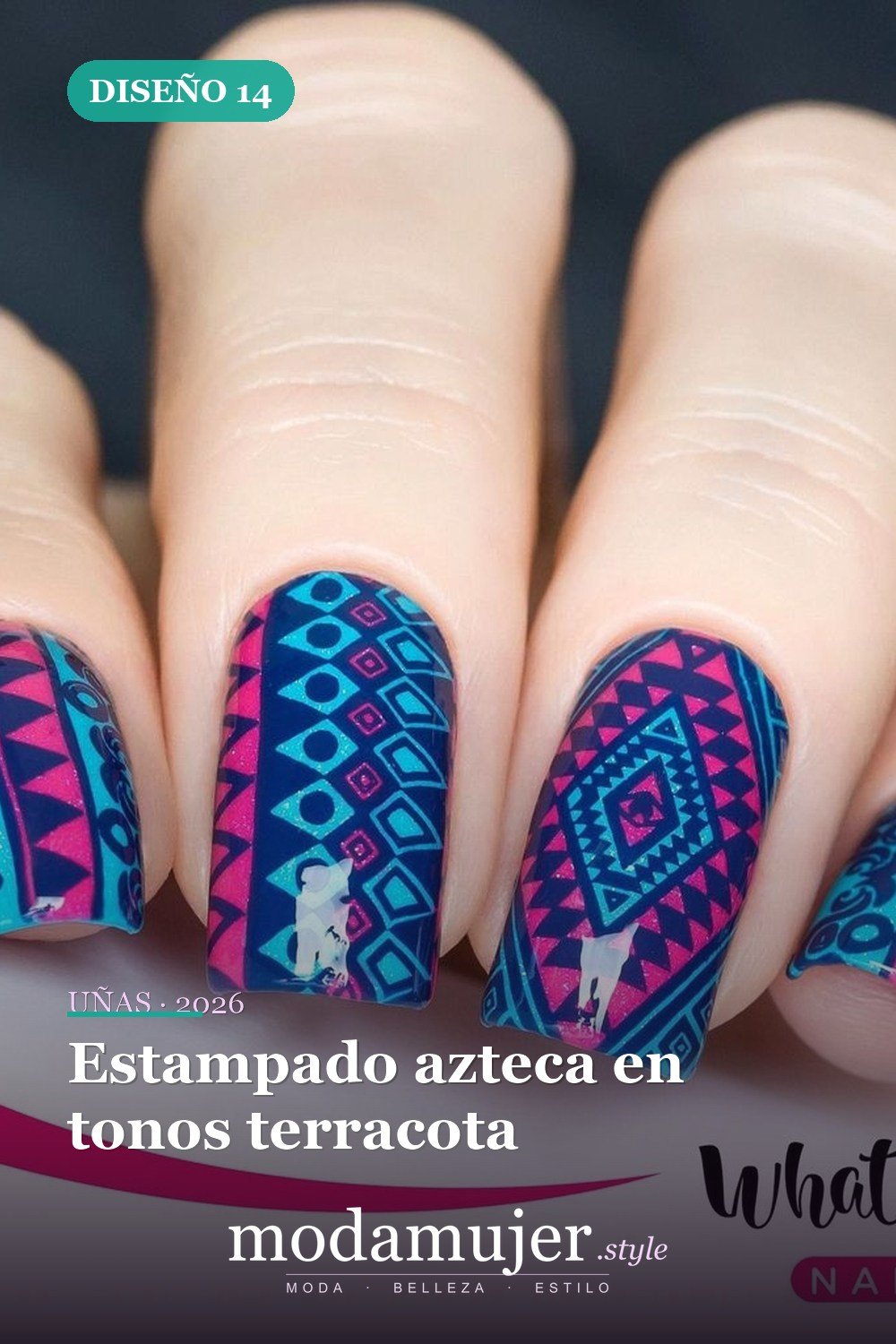 Estampado azteca en tonos terracota — 40 acogedoras ideas de diseños de uñas aztecas que te encantarán