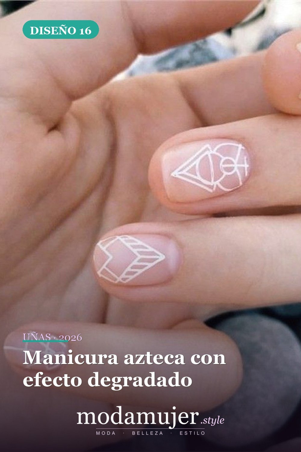 Manicura azteca con efecto degradado — 40 acogedoras ideas de diseños de uñas aztecas que te encantarán