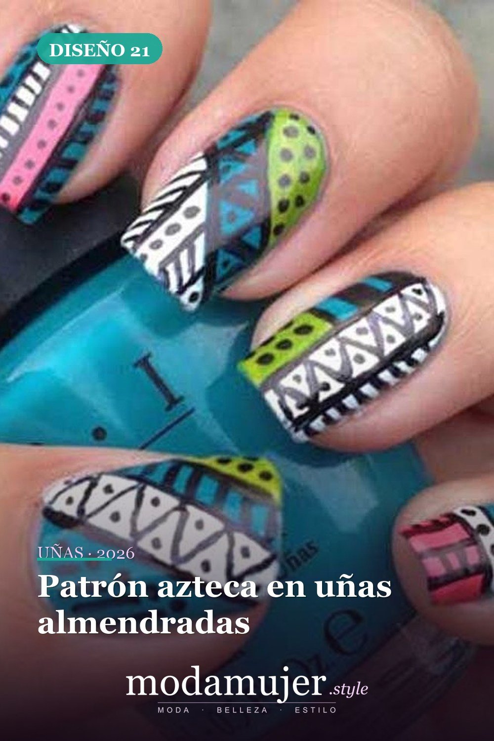 Patrón azteca en uñas almendradas — 40 acogedoras ideas de diseños de uñas aztecas que te encantarán