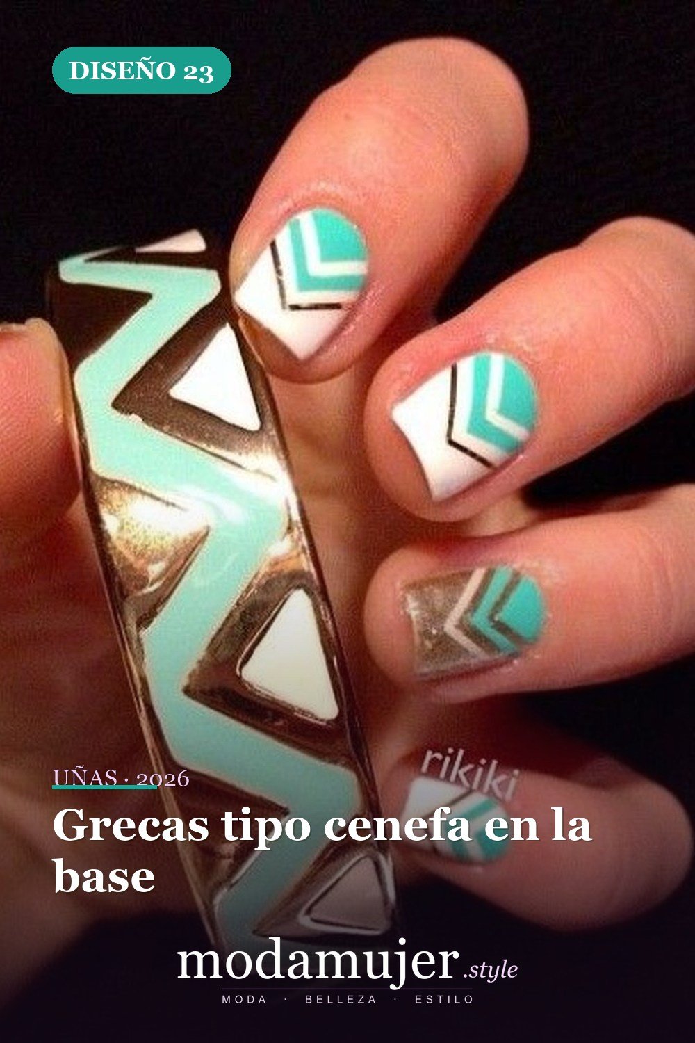 Grecas tipo cenefa en la base — 40 acogedoras ideas de diseños de uñas aztecas que te encantarán