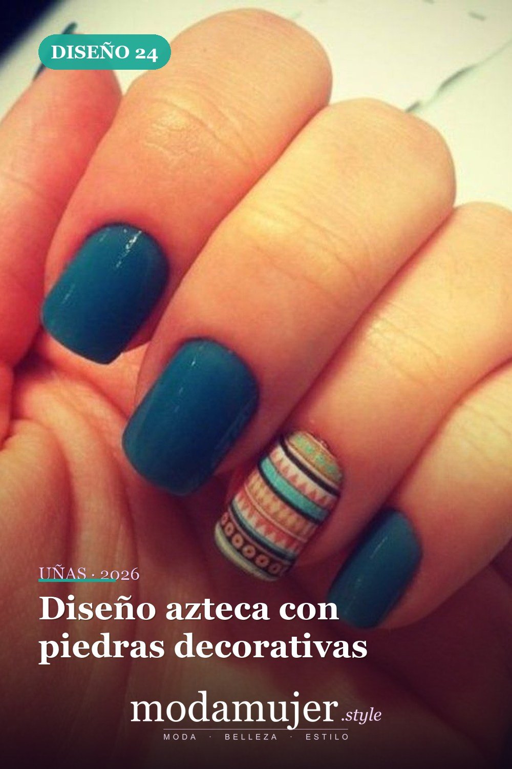 Diseño azteca con piedras decorativas — 40 acogedoras ideas de diseños de uñas aztecas que te encantarán