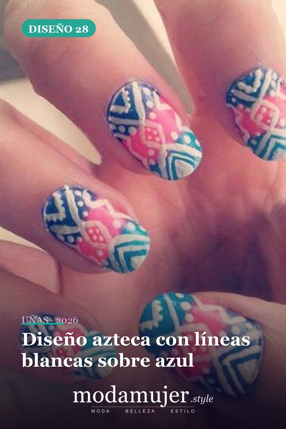 Diseño azteca con líneas blancas sobre azul — 40 acogedoras ideas de diseños de uñas aztecas que te encantarán