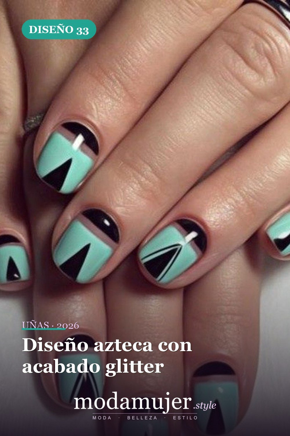 Diseño azteca con acabado glitter — 40 acogedoras ideas de diseños de uñas aztecas que te encantarán