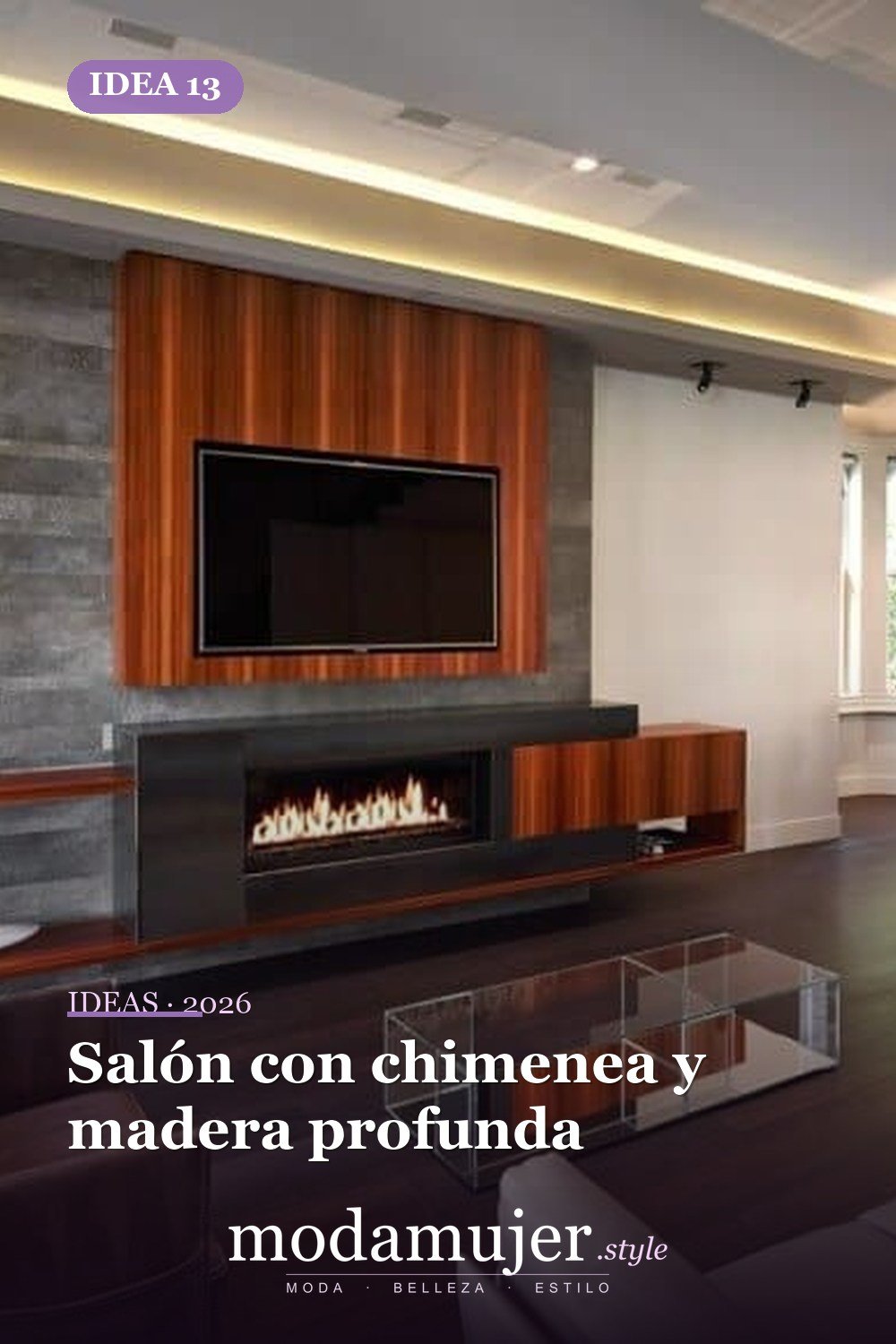 Salón con chimenea y madera profunda — 40 pisos de madera oscura que dan vida a todo tipo de habitaciones