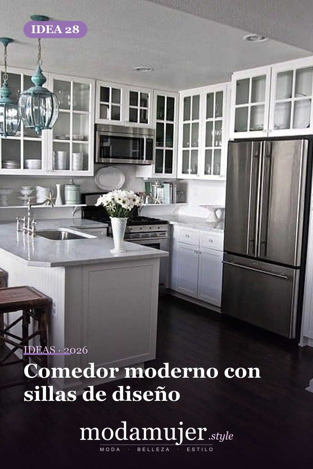 Comedor moderno con sillas de diseño — 40 pisos de madera oscura que dan vida a todo tipo de habitaciones
