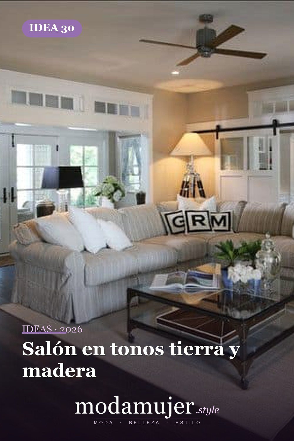 Salón en tonos tierra y madera — 40 pisos de madera oscura que dan vida a todo tipo de habitaciones