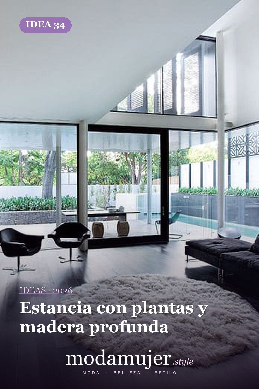 Estancia con plantas y madera profunda — 40 pisos de madera oscura que dan vida a todo tipo de habitaciones