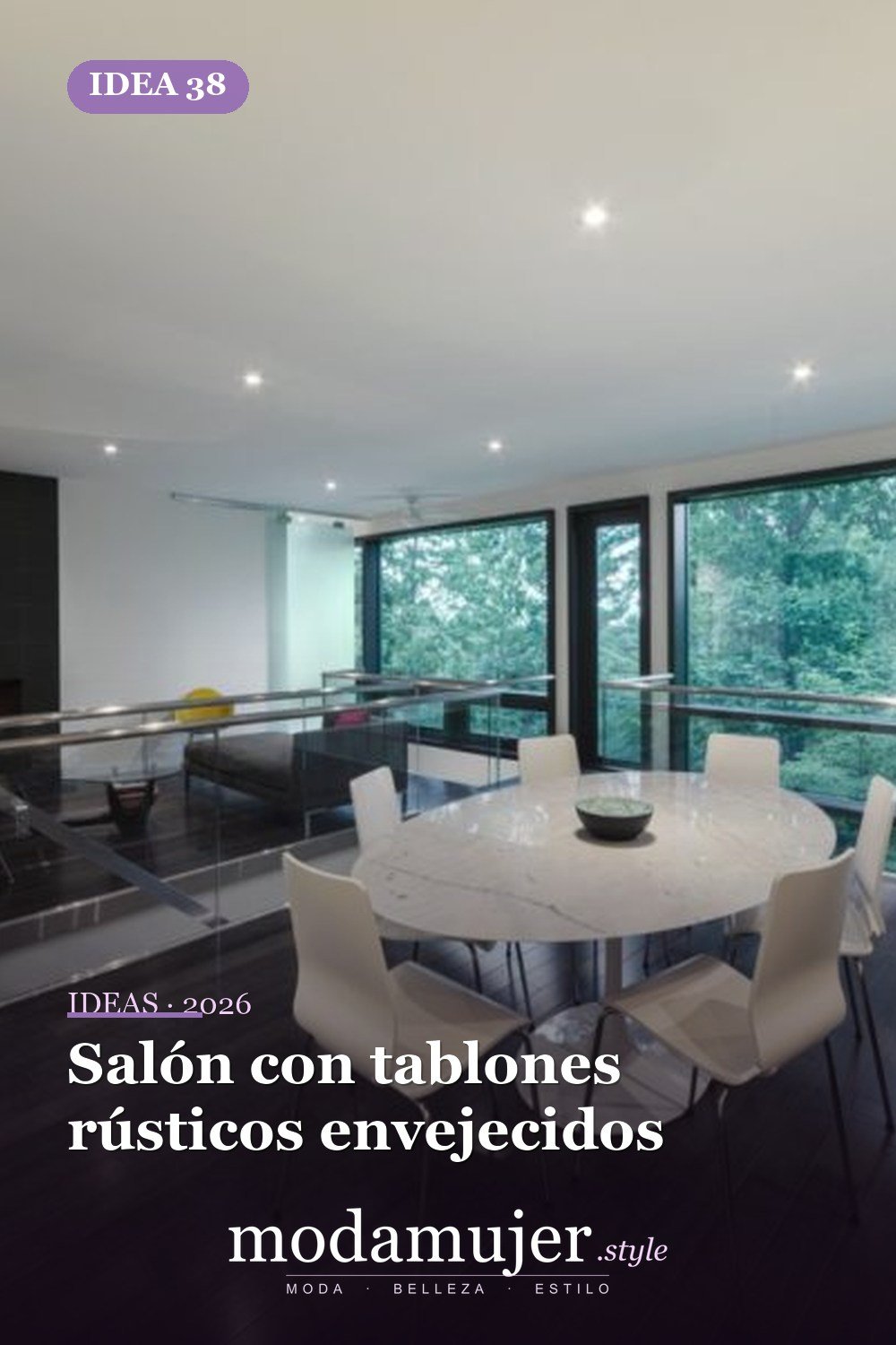 Salón con tablones rústicos envejecidos — 40 pisos de madera oscura que dan vida a todo tipo de habitaciones