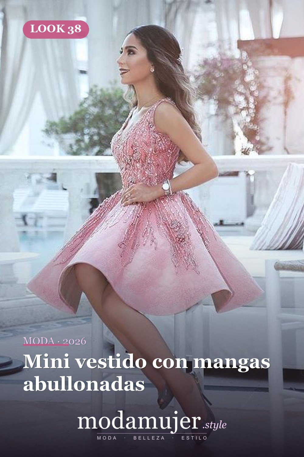Mini vestido con mangas abullonadas — 40 de las mejores ideas de mini vestido de fiesta para lucir atractiva