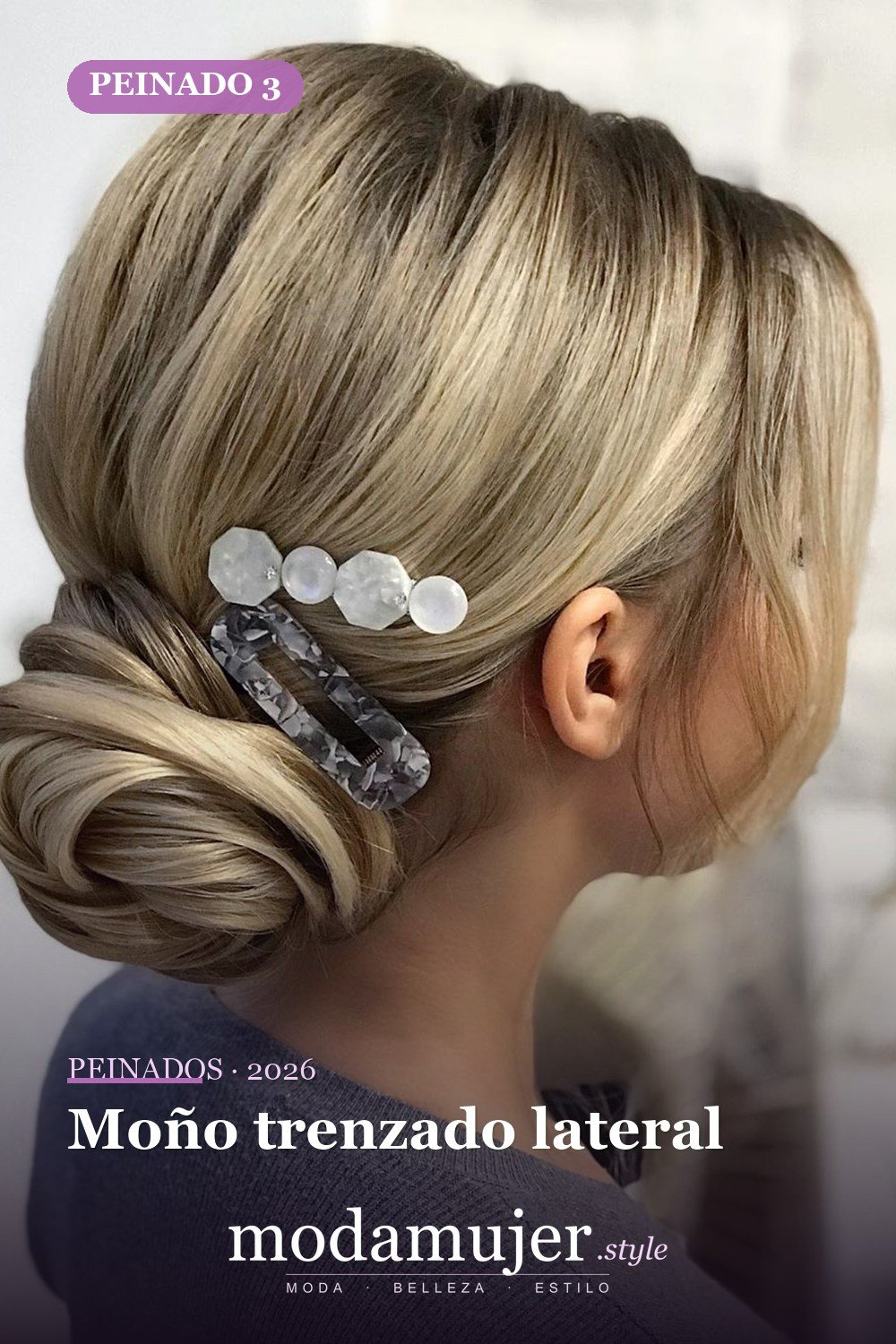 Moño trenzado lateral — 40 Updos para cabello largo para cualquier ocasión
