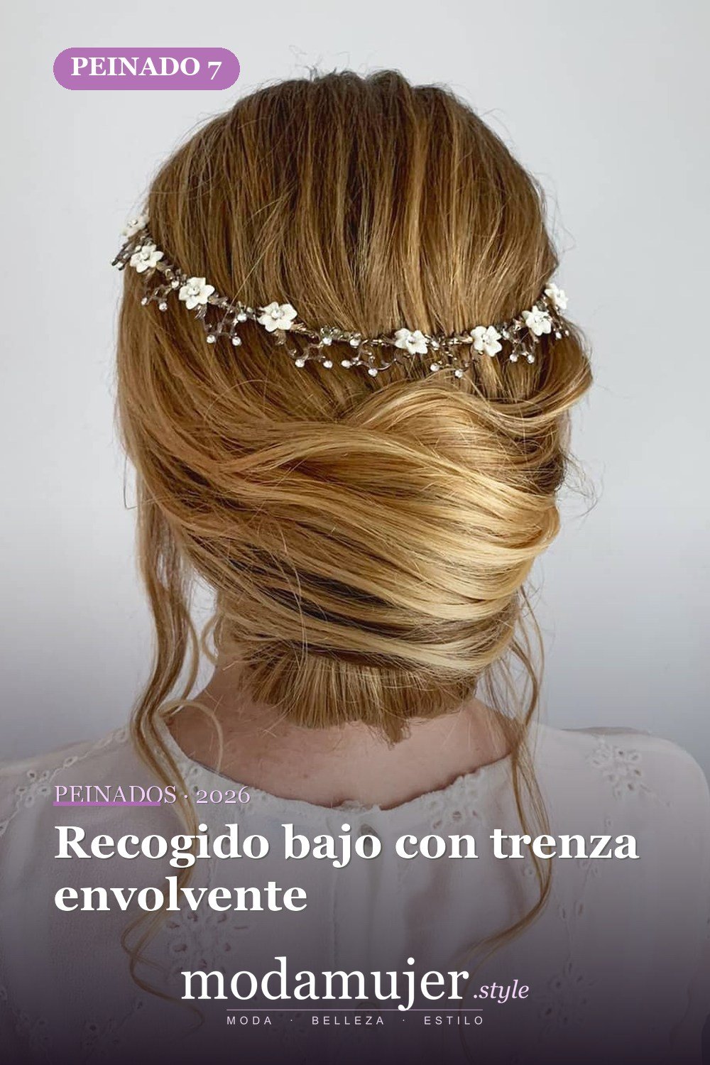 Recogido bajo con trenza envolvente — 40 Updos para cabello largo para cualquier ocasión
