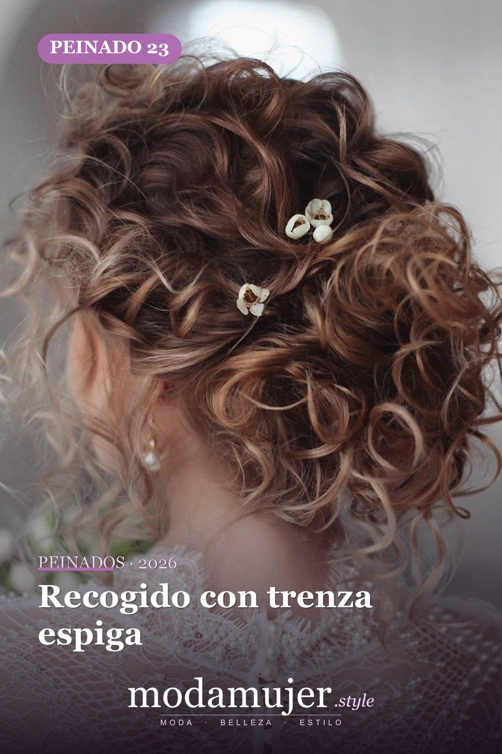 Recogido con trenza espiga — 40 Updos para cabello largo para cualquier ocasión