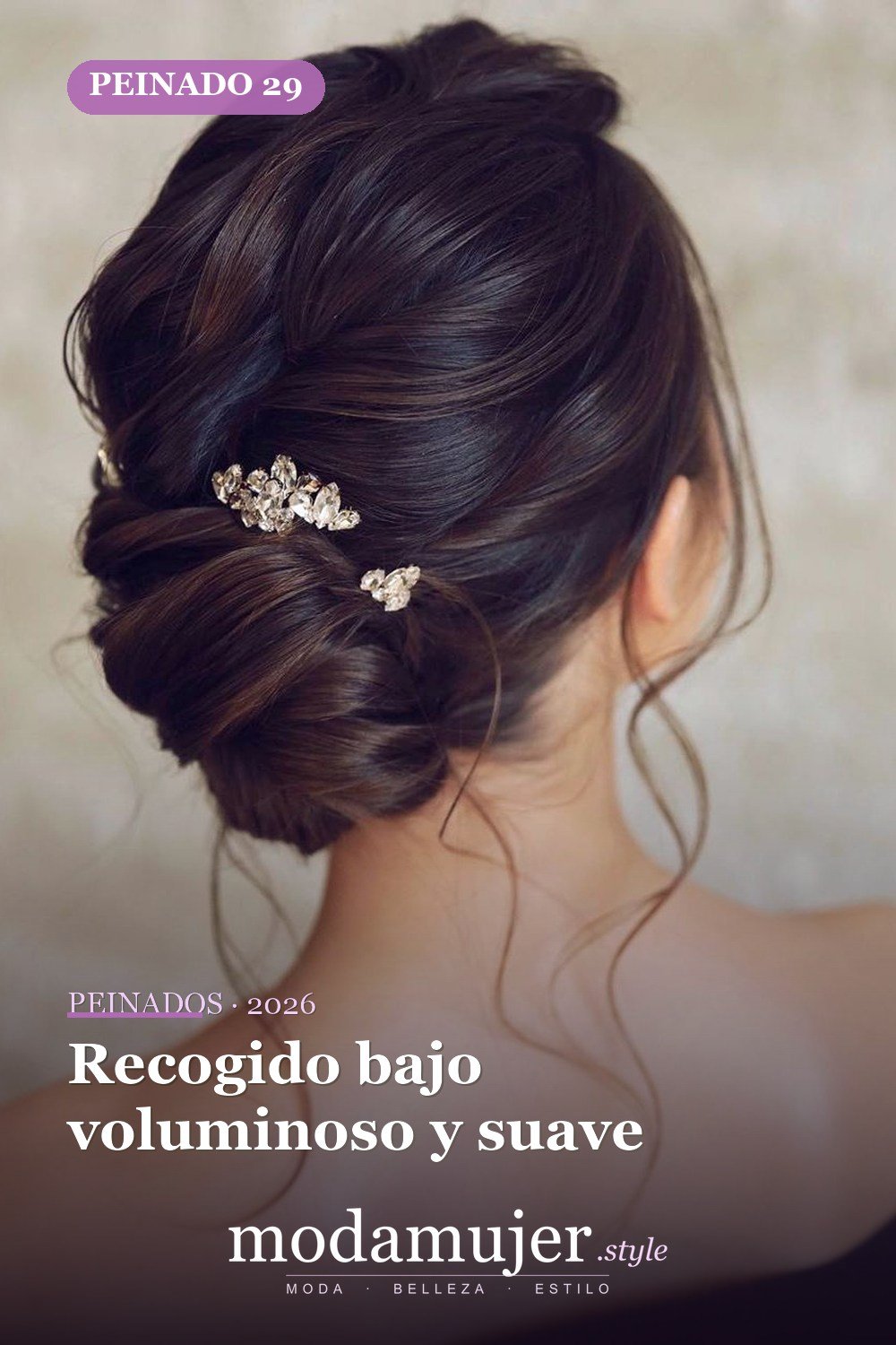 Recogido bajo voluminoso y suave — 40 Updos para cabello largo para cualquier ocasión
