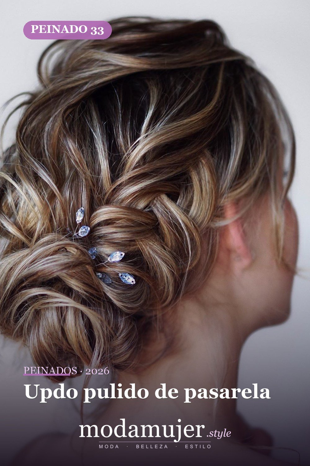 Updo pulido de pasarela — 40 Updos para cabello largo para cualquier ocasión