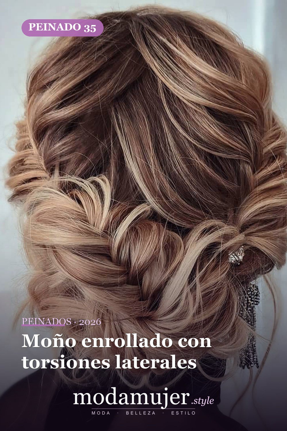 Moño enrollado con torsiones laterales — 40 Updos para cabello largo para cualquier ocasión