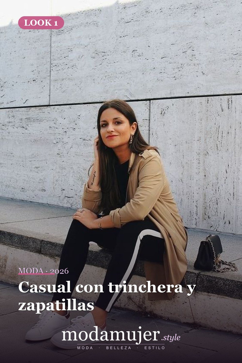 Casual con trinchera y zapatillas — 41 formas elegantes de usar pantalones de rayas laterales en 2026