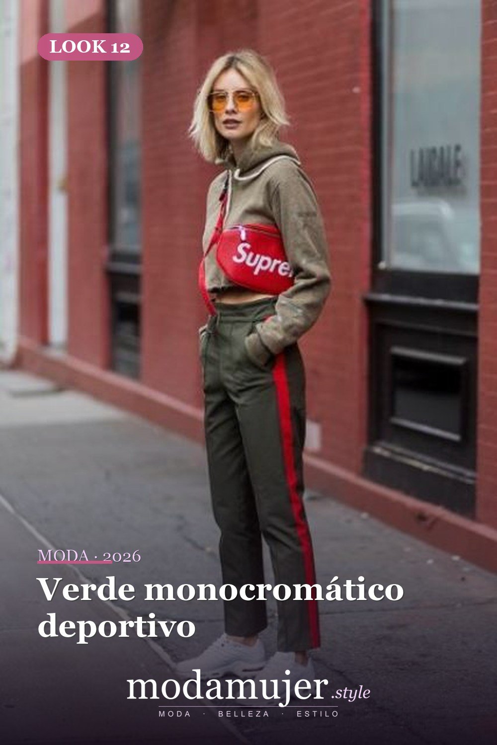 Verde monocromático deportivo — 41 formas elegantes de usar pantalones de rayas laterales en 2026