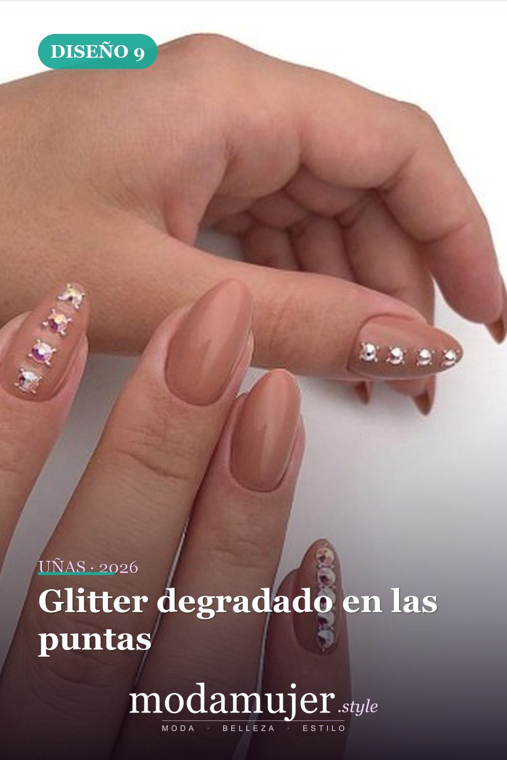 Glitter degradado en las puntas — 42 hermosos diseños de uñas para 2026