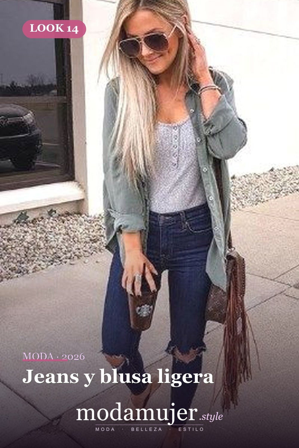Jeans y blusa ligera — 42 Outfits Casuales de Primavera para Lucir Ahora en 2026