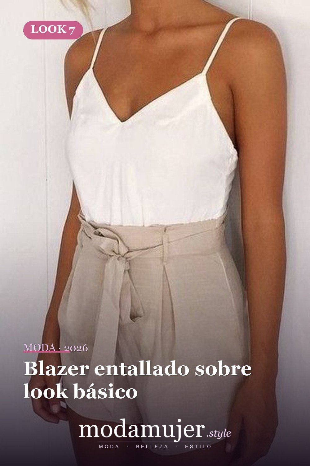 Blazer entallado sobre look básico — 42 ideas de atuendos de verano más perfectos para mujeres de 30